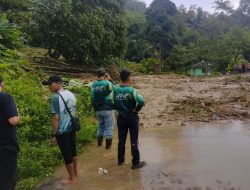 LONGSOR TERJADI DI DESA HANJUANG, AKSES JALAN BUNGULANG-MEKARMUKTI TERPUTUS