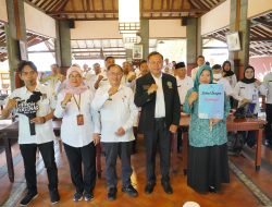 Bakesbangpol Garut Serahkan SK Desa Tangguh Bersinar 2025, Tekankan Tindakan Korektif Penanggulangan Narkoba
