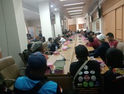 Ratusan Truk Serbu Tambang Garut, Supir Lokal Gelar Aksi di DPRD Tuntut Prioritas dan Normalisasi Harga