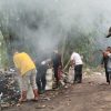 Warga dan Aparatur Desa Pamulihan Gelar Gotong Royong Massal Bersihkan Sampah di Sepanjang Jalan Desa