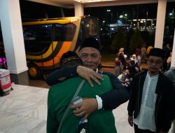 Jemaah Haji Kloter 40 Gelombang II Tiba di Garut, Satu Jemaah Wafat di Tanah Suci