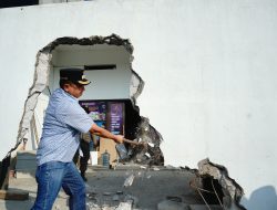 Pemkab Garut Tertibkan Bangunan Liar di Jalan Ibrahim Adjie