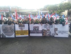 Ratusan Massa Partai Prima dan Relawan 02 Desak Reformasi Birokrasi Dinas Pendidikan Garut