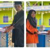 Ketua Yayasan Darussalam Garsela Bagikan Seragam Kepada Siswa Madrasah Aliyah Darussalam Garsela NU
