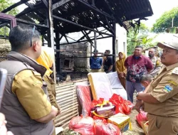 Yudha Puja Turnawan dan Dinsos Garut Salurkan Bantuan untuk Korban Kebakaran di Cimuncang