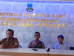Pembinaan Administrasi Perangkat Desa Jaya Bakti oleh Sekmat Banjar Wangi